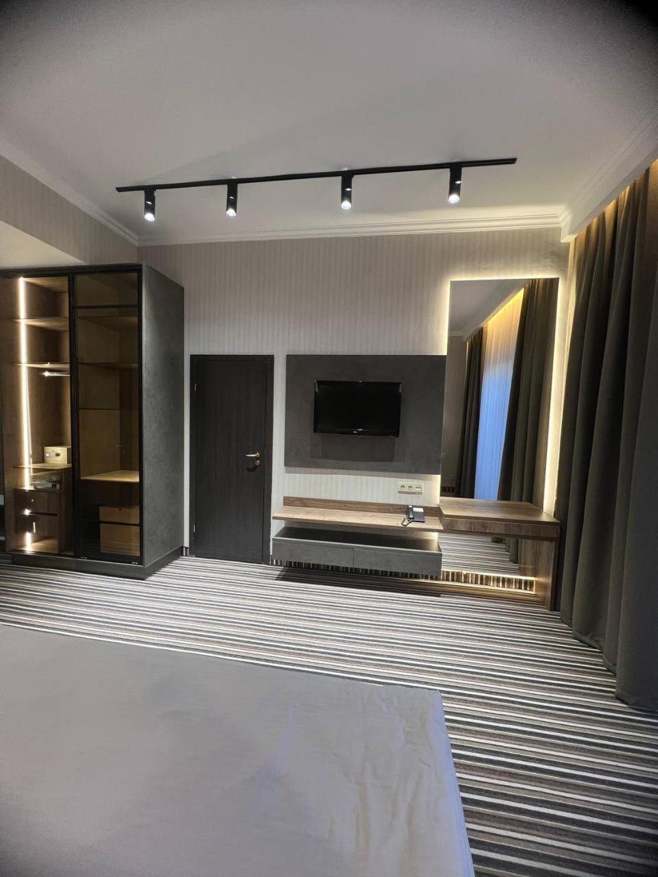Sapar Standart Hotel Chimkent Extérieur photo