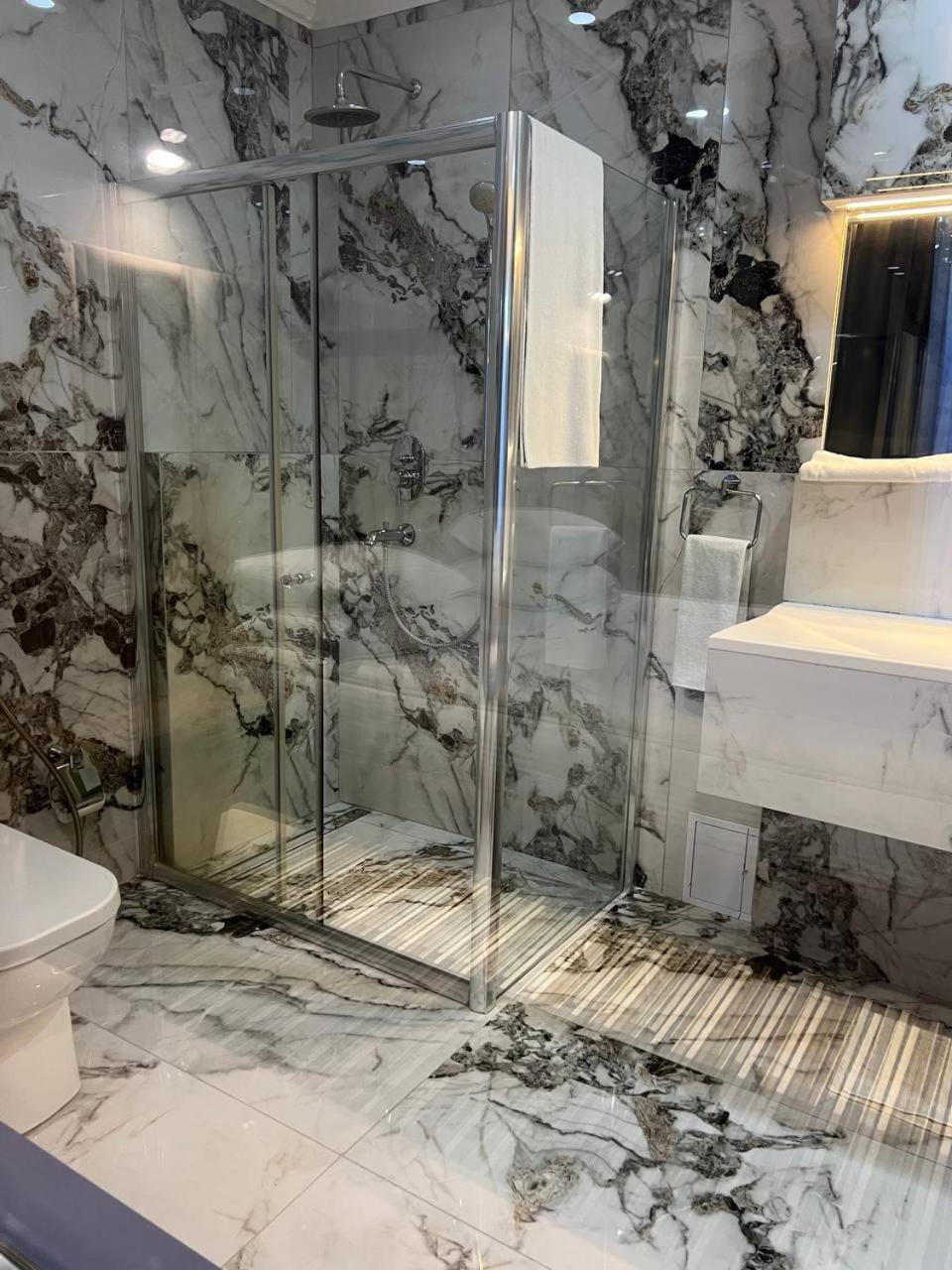 Sapar Standart Hotel Chimkent Extérieur photo