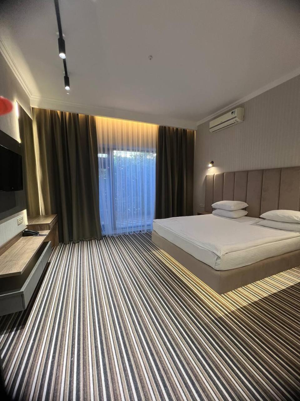 Sapar Standart Hotel Chimkent Extérieur photo