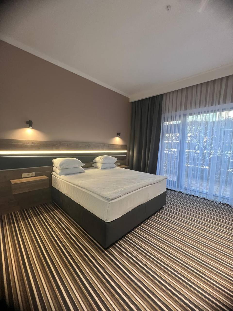 Sapar Standart Hotel Chimkent Extérieur photo