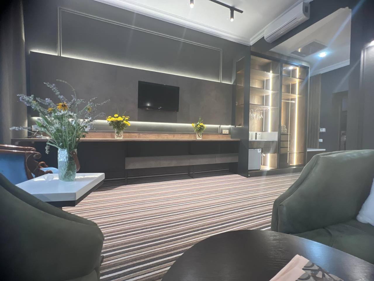 Sapar Standart Hotel Chimkent Extérieur photo