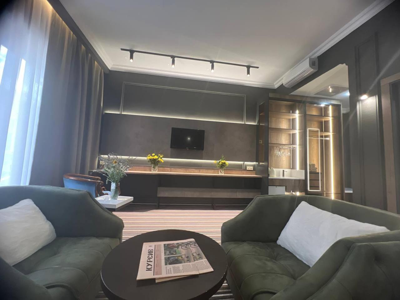 Sapar Standart Hotel Chimkent Extérieur photo