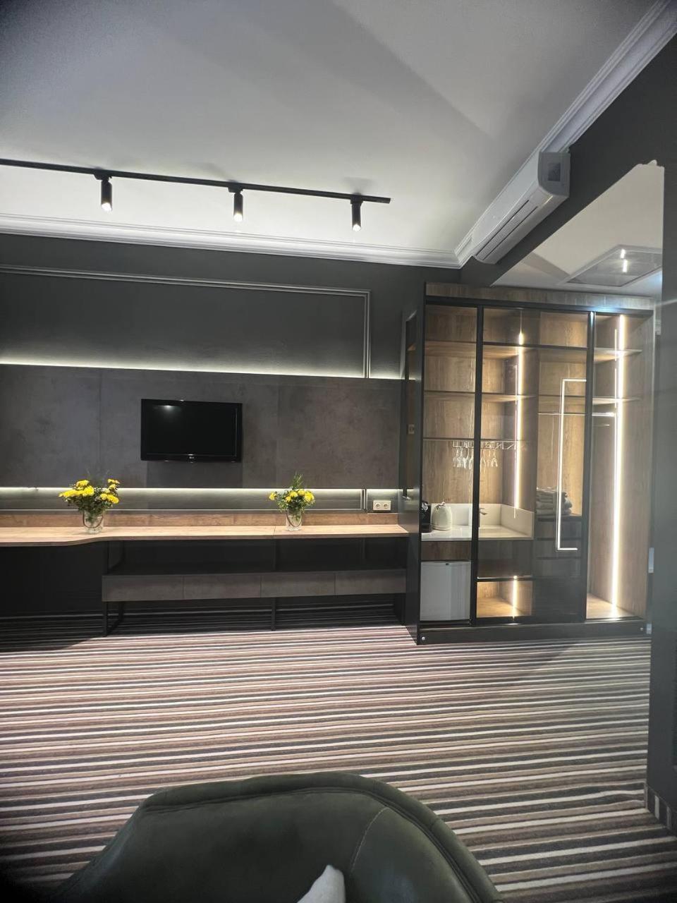 Sapar Standart Hotel Chimkent Extérieur photo