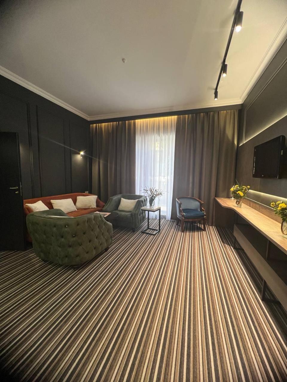 Sapar Standart Hotel Chimkent Extérieur photo
