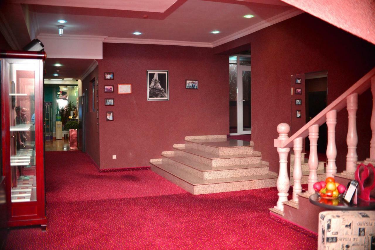 Sapar Standart Hotel Chimkent Extérieur photo